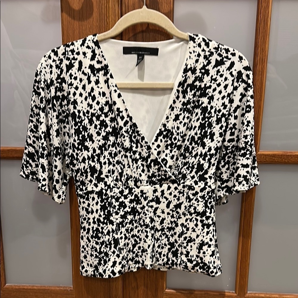 NWOT! White House Black Market Black and White Ruched Blouse​​​​​